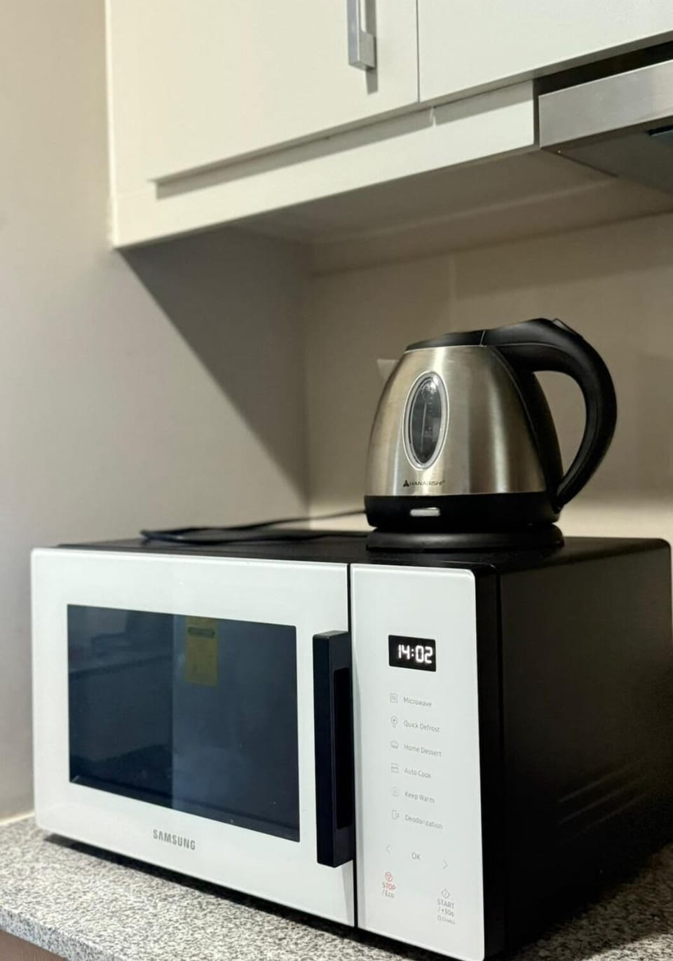 Apartment, City View | Microwave