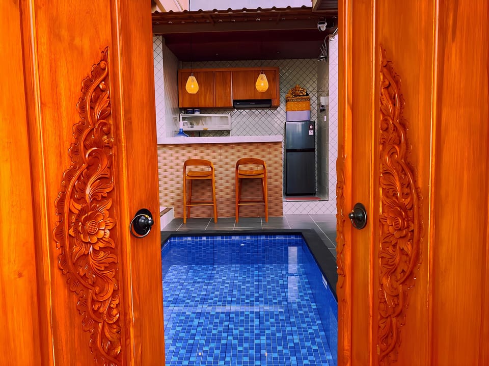 12 outdoor pools