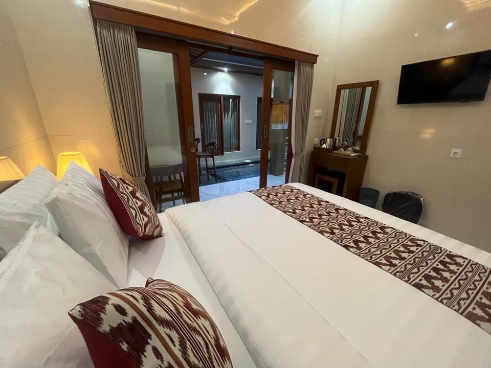 Superior Double Room, Balcony, Pool View | Free WiFi
