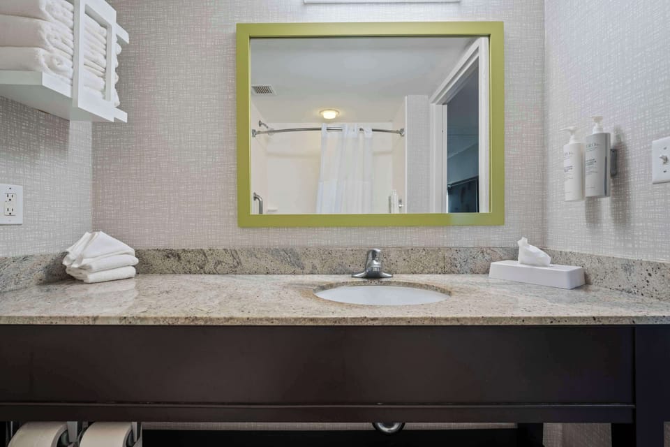 Combined shower/tub, deep soaking tub, free toiletries, hair dryer