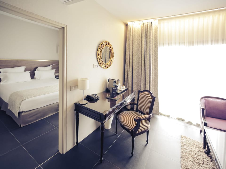 Minibar, in-room safe, desk, laptop workspace