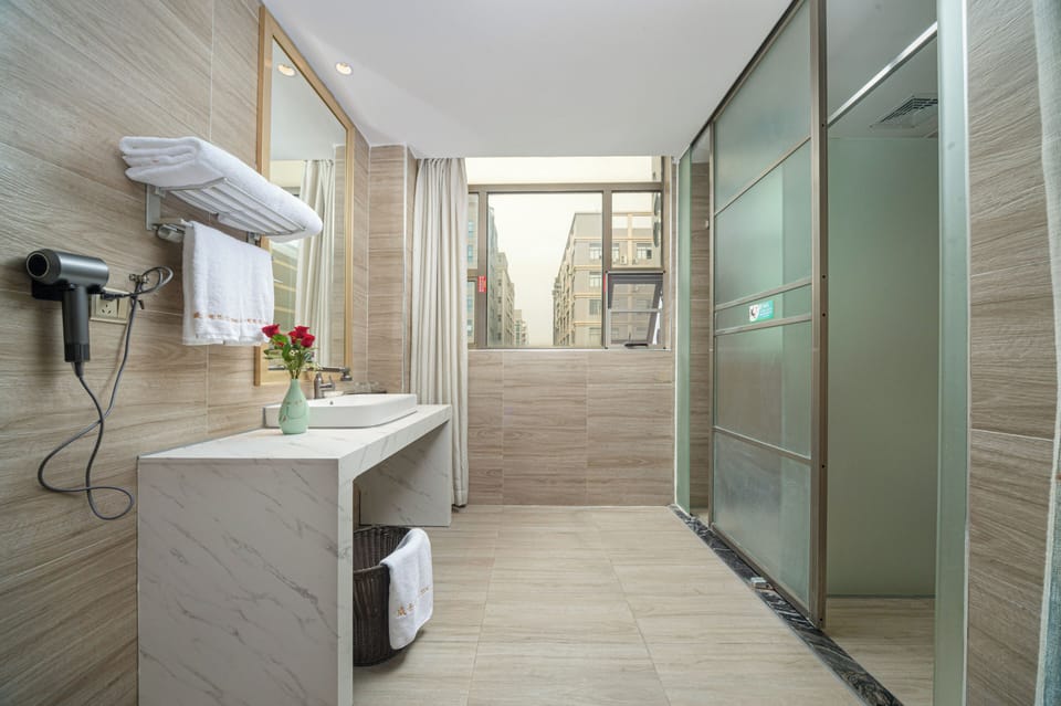 Superior Twin Room, City View | Bathroom | Shower, free toiletries, hair dryer, slippers