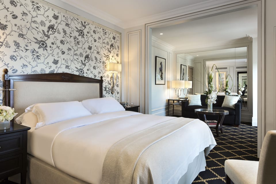 Junior Suite Terrasse | Premium bedding, minibar, in-room safe, individually decorated