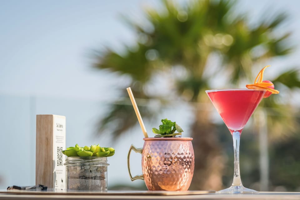 Poolside bar