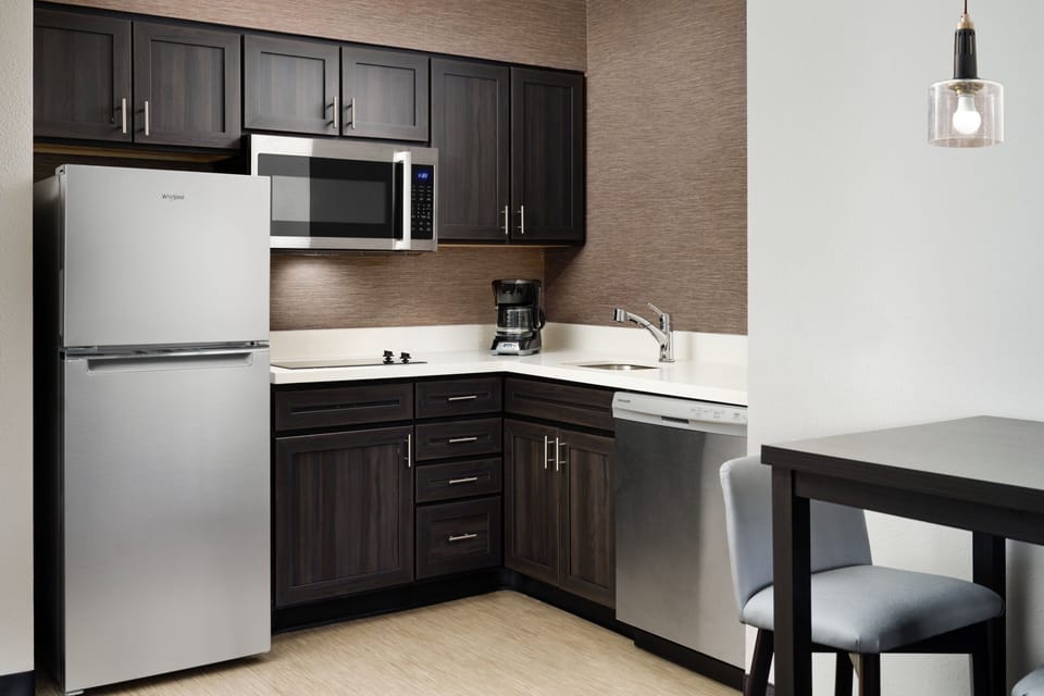 Fridge, microwave, stovetop, dishwasher