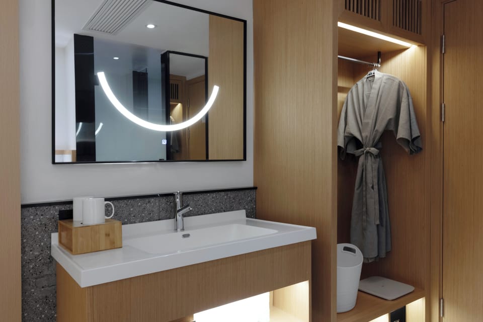 Superior Double Room, City View | Bathroom | Free toiletries, hair dryer, slippers, towels