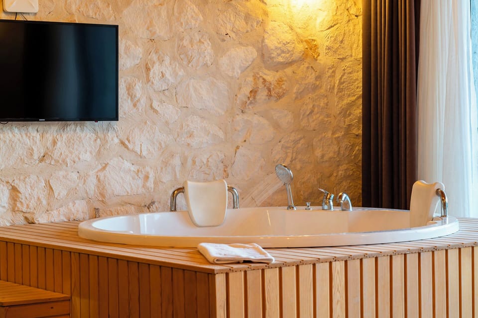 Jetted tub