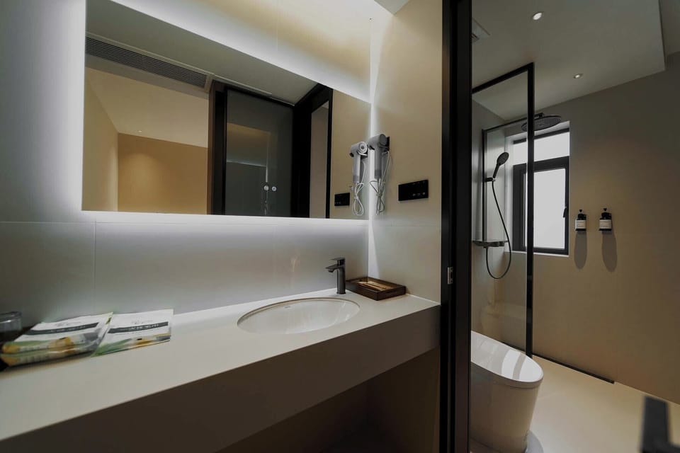 Senior Twin Room, City View | Bathroom | Shower, free toiletries, hair dryer, slippers