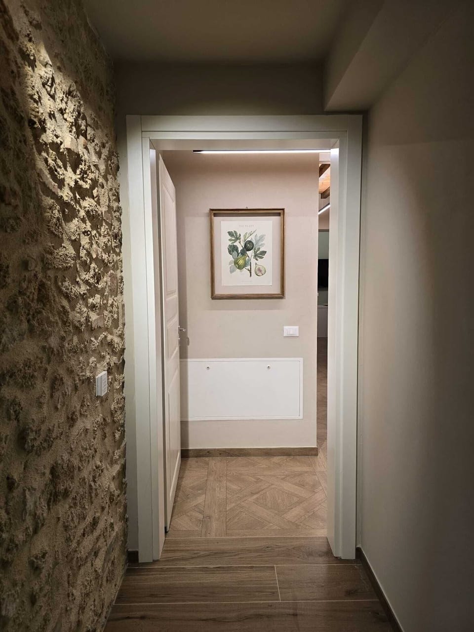 Deluxe Room | Blackout drapes, iron/ironing board (on request), WiFi (free)