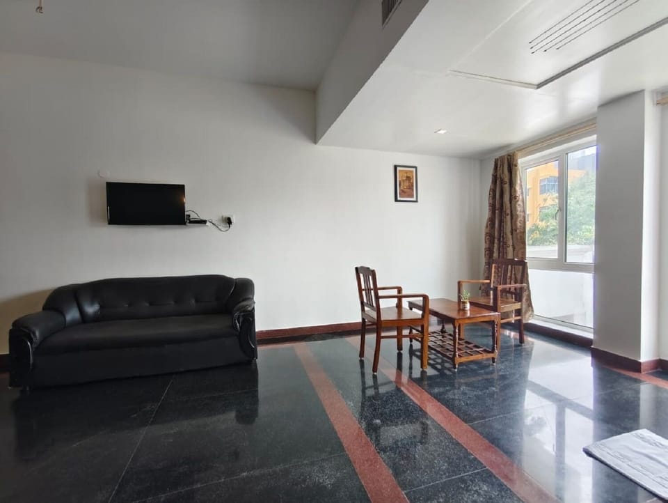 Luxury Studio Suite | Desk, laptop workspace, free WiFi