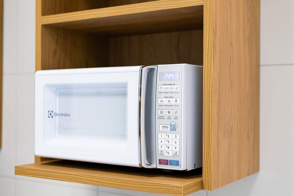 Basic Apartment | Microwave