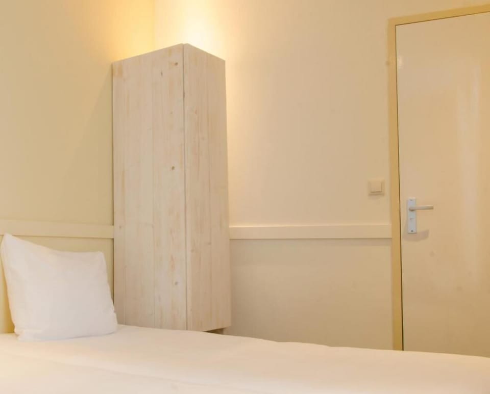 Economy Single Room | Desk, laptop workspace, free WiFi