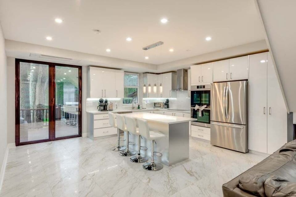 Villa, 5 Bedrooms | Private kitchen | Fridge, oven, coffee/tea maker, toaster