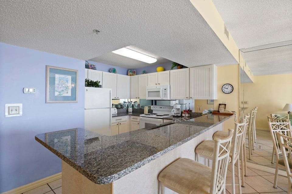 Condo, 1 Bedroom | Private kitchen