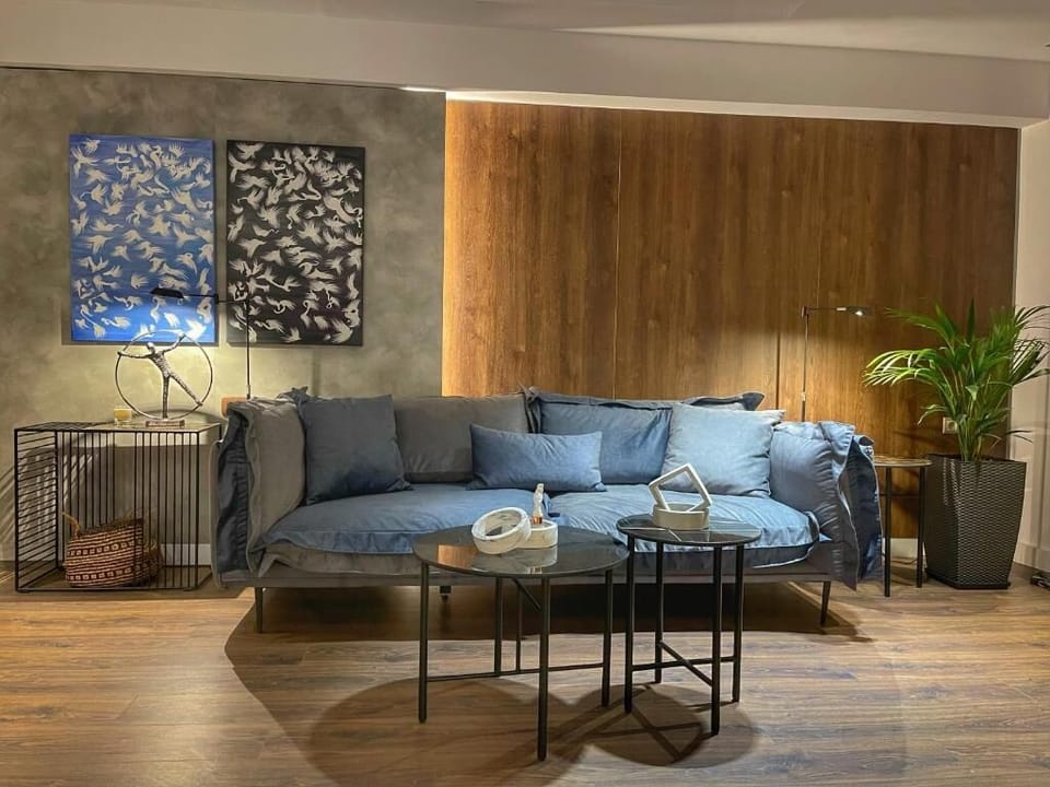 Deluxe Suite, Balcony, Sea View | Living area