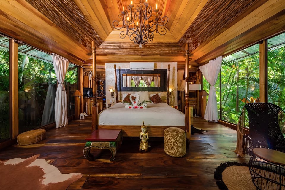 Premium bedding, pillowtop beds, in-room safe, WiFi (free)