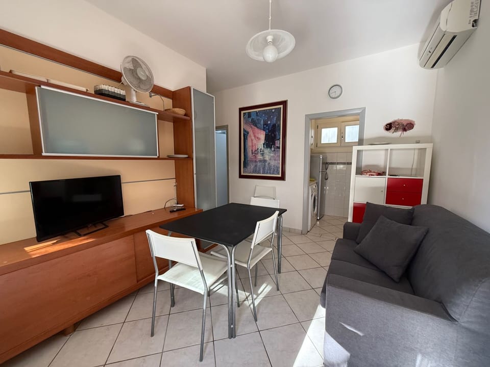 Apartment, 2 Bedrooms, Patio, Garden View | Living room