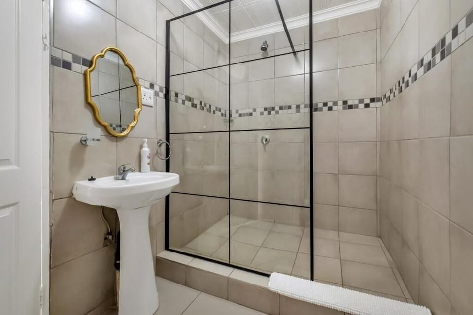 Twin Room, Garden View | Bathroom