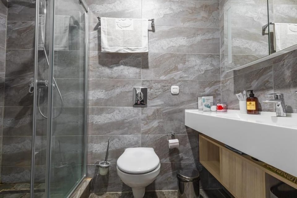 Comfort Double Room, Garden View | Bathroom | Shower, free toiletries, hair dryer, slippers