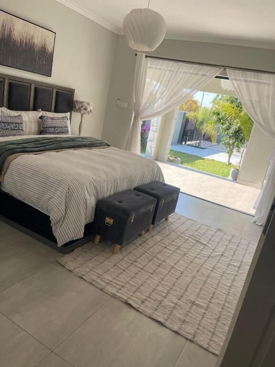 Premium bedding, memory foam beds, desk, soundproofing