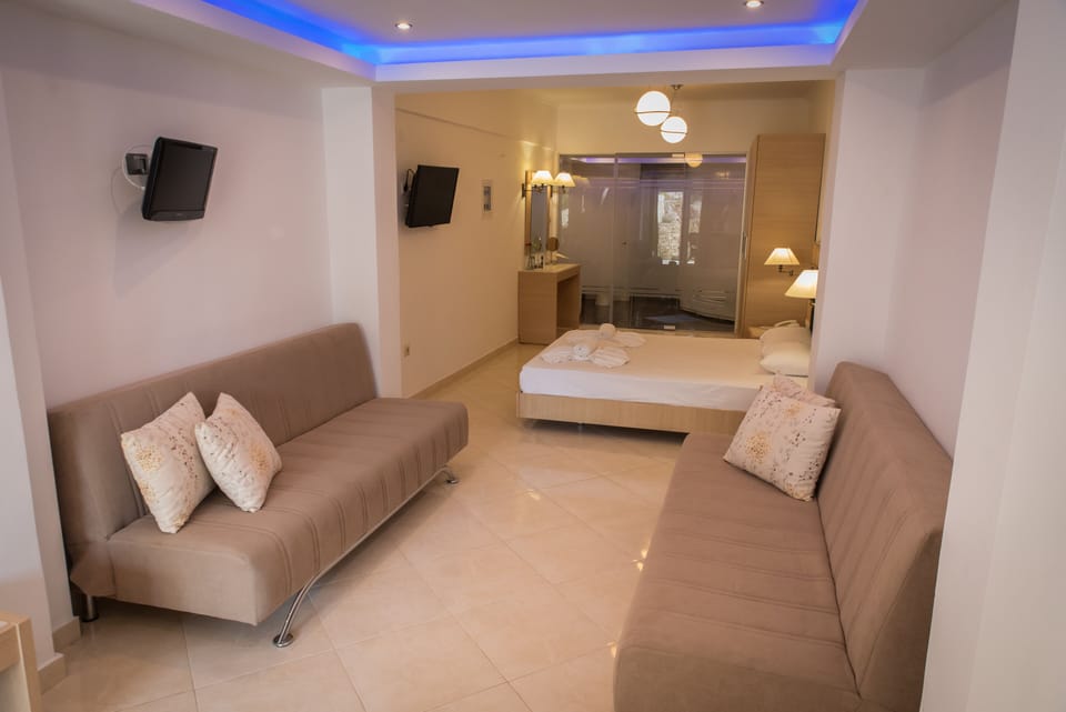 Family Quadruple Room | Soundproofing, iron/ironing board, bed sheets