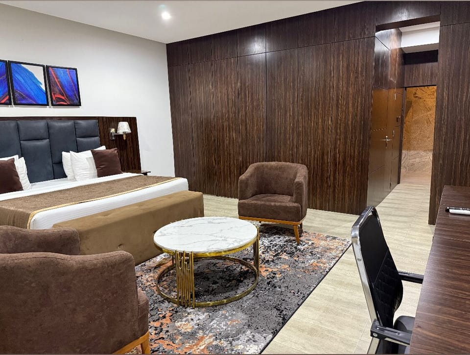 Luxury Studio, City View | In-room safe, laptop workspace, blackout drapes, free WiFi