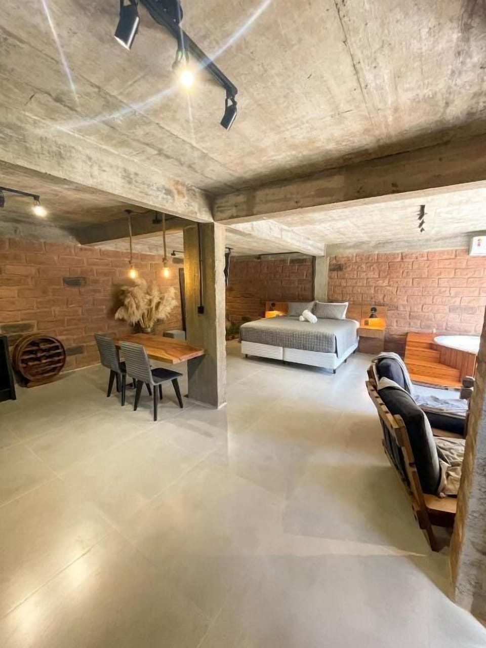 Luxury Suite, Balcony, Garden View | Interior