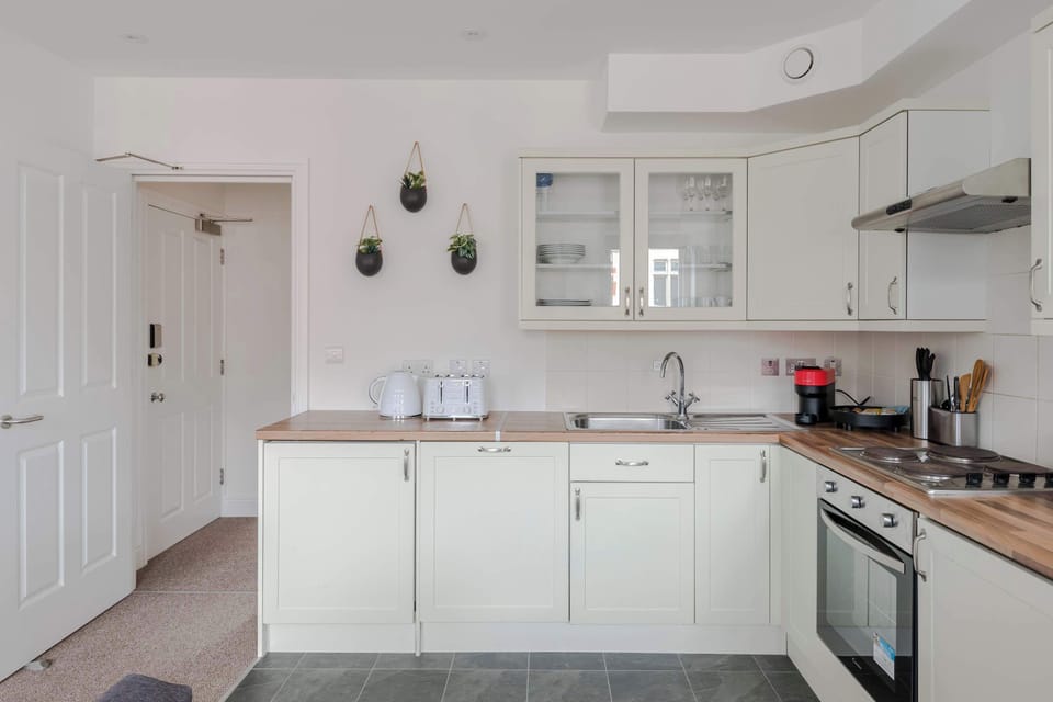 Apartment, 1 King Bed with Sofa bed, Pets Not Allowed, City View (Foley St 3) | Private kitchen