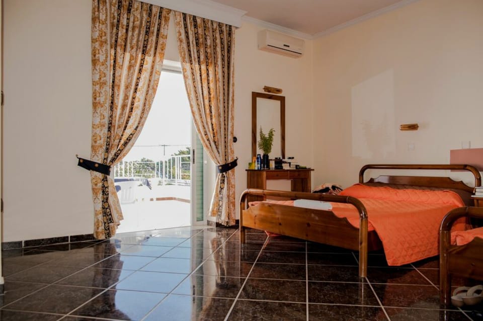 Standard Room | In-room safe, iron/ironing board, free cribs/infant beds, bed sheets