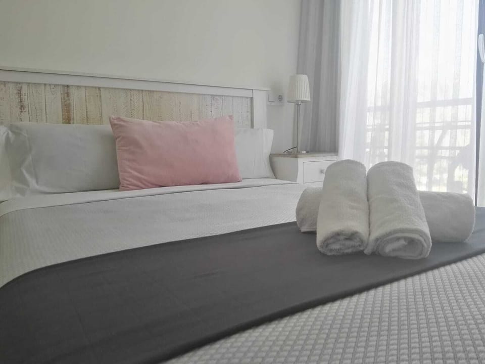 Economy Double Room | 1 bedroom, individually decorated, individually furnished, desk