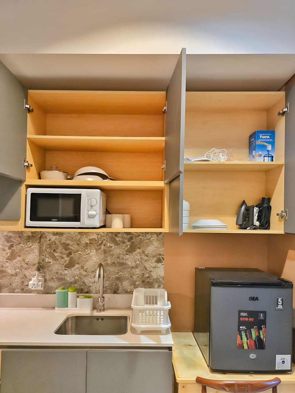 Room, 1 Bedroom, City View | Private kitchen | Fridge, microwave, stovetop, cookware/dishes/utensils