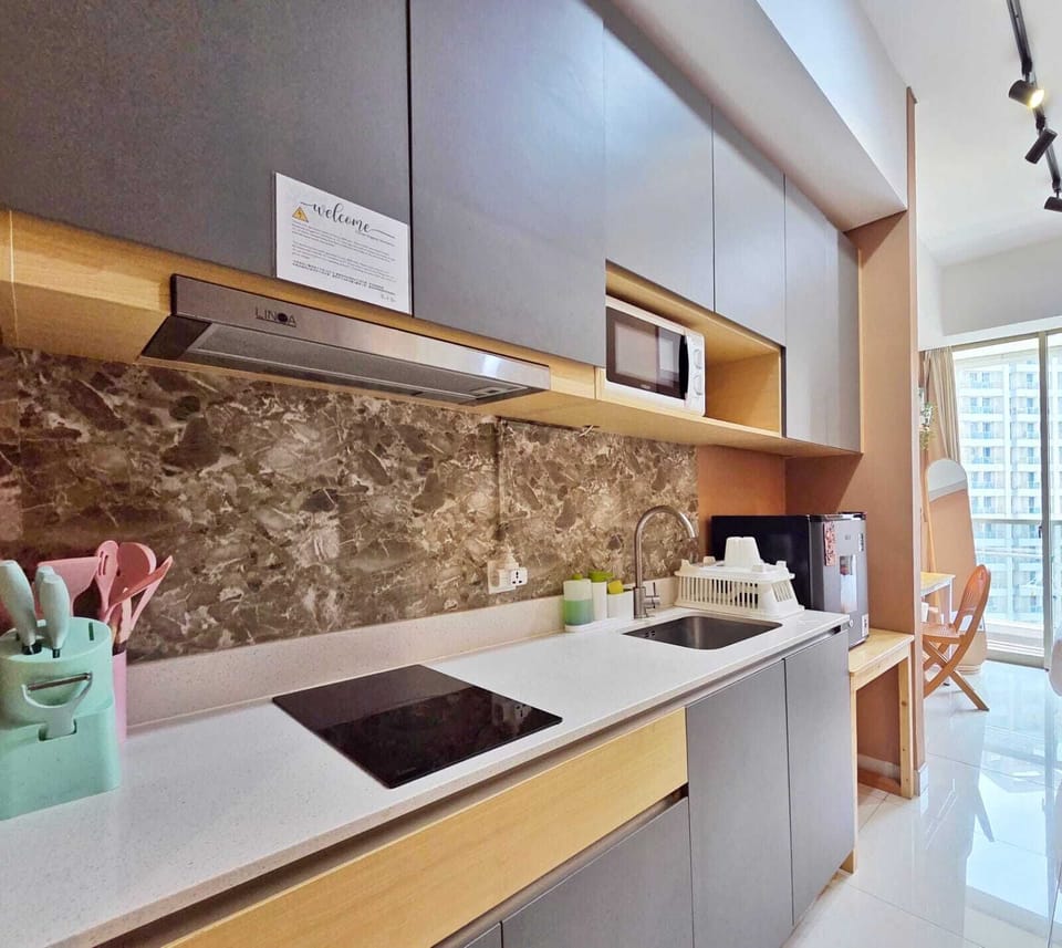 Room, 1 Bedroom, City View | Private kitchen | Fridge, microwave, stovetop, cookware/dishes/utensils
