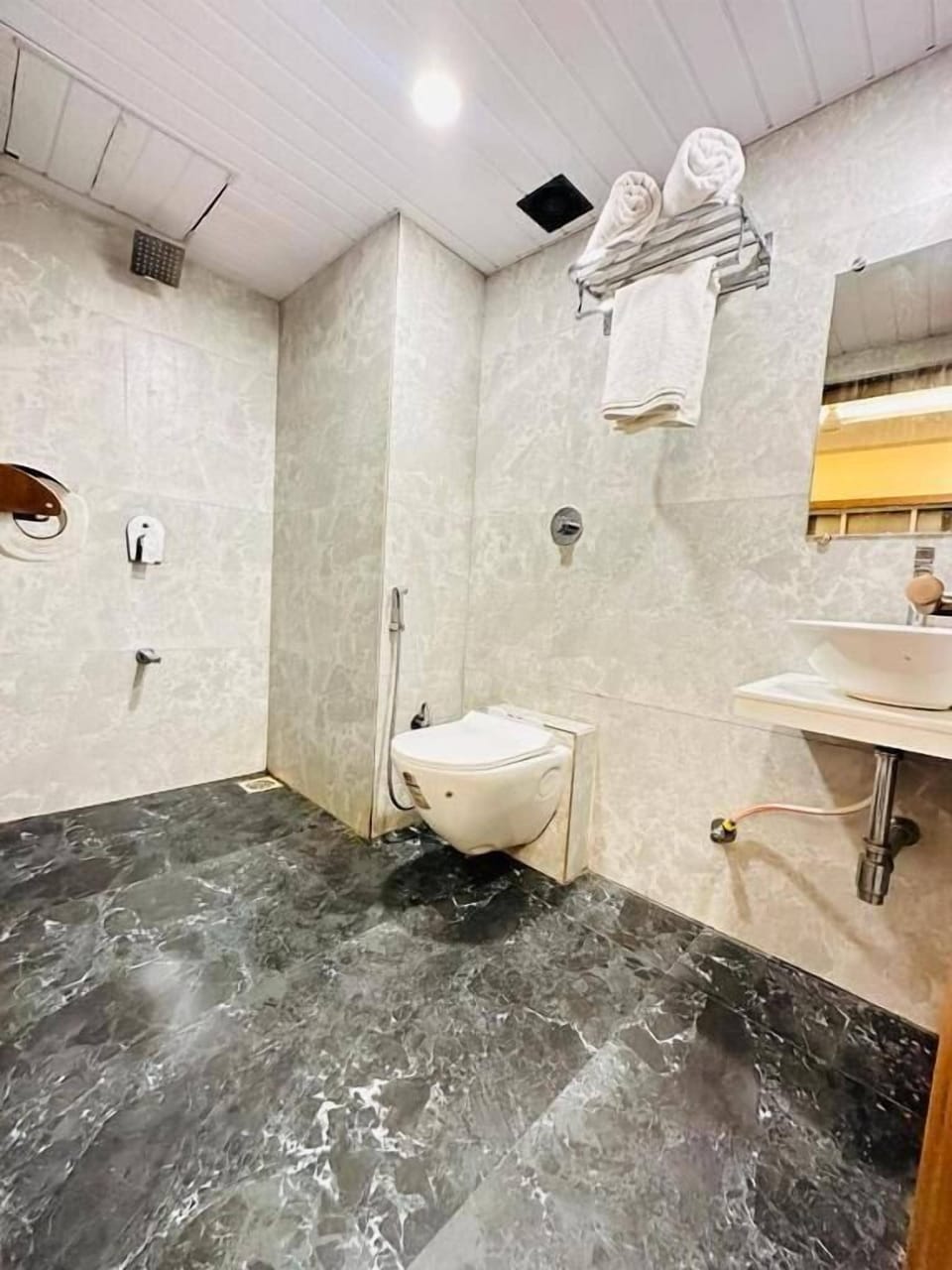 Deluxe Double Room | Bathroom