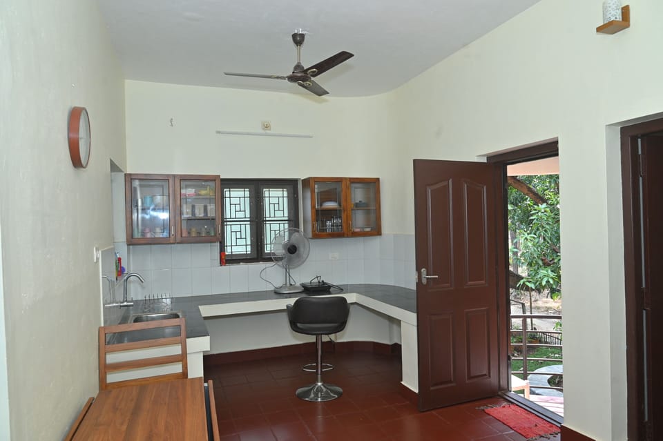 Deluxe Room, Garden View | Private kitchen