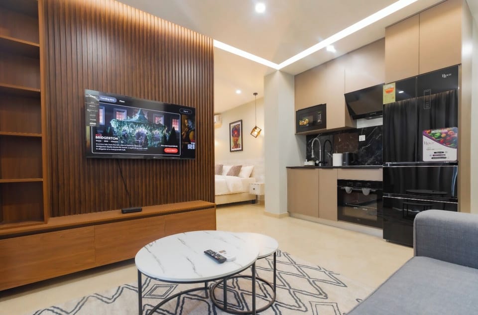 Deluxe Apartment, Balcony, City View | Living area