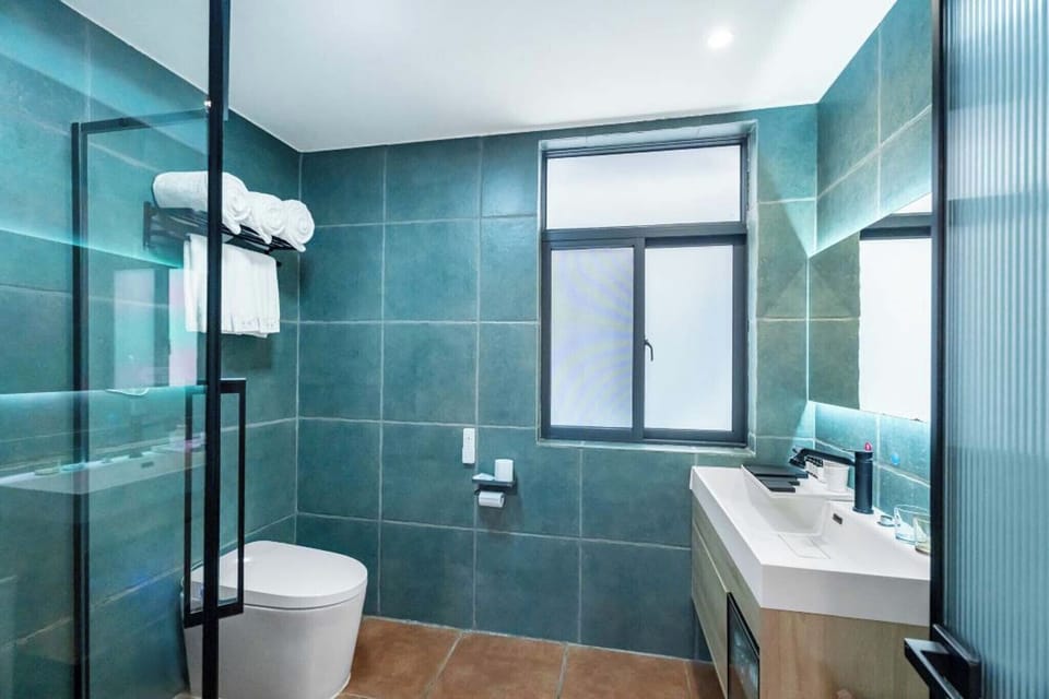 Superior Double Room, City View | Bathroom | Free toiletries, hair dryer, slippers, towels