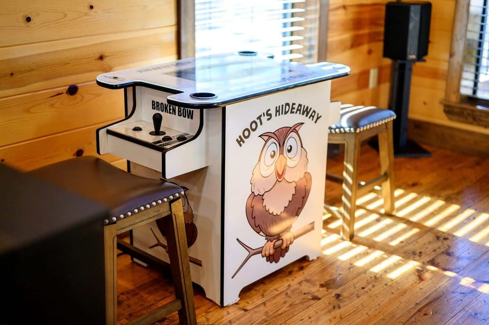 Hoot's Hideaway w/ Hot Tub Cabin in Oklahoma