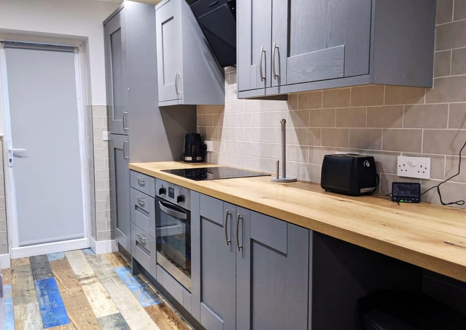 Family House, 6 Bedrooms | Private kitchen