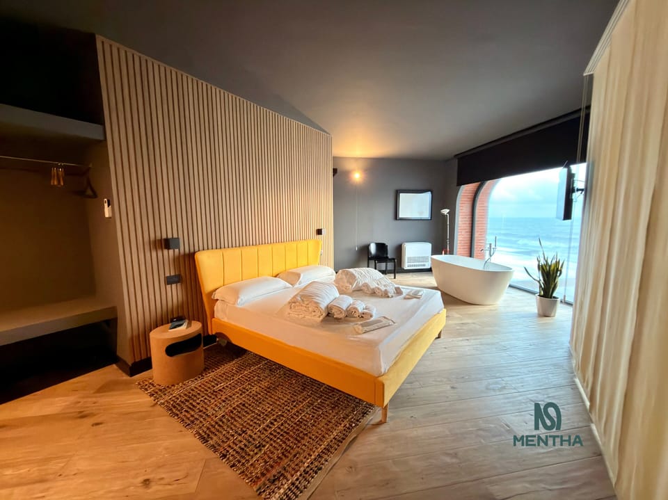 Panoramic Suite, Sea View | WiFi (free), bed sheets
