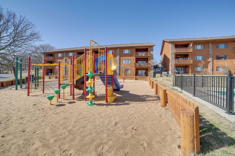 Golfers Oasis w/ Pools! 3 Mi to Table Rock Lake Apartment in Branson