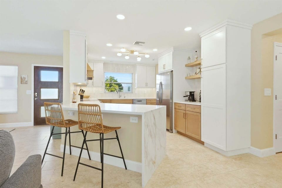 House, 4 Bedrooms | Private kitchen | Fridge, oven, coffee/tea maker, toaster