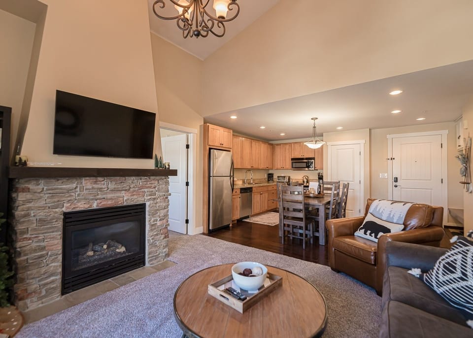 Condo, 2 Bedrooms | Living area | Smart TV