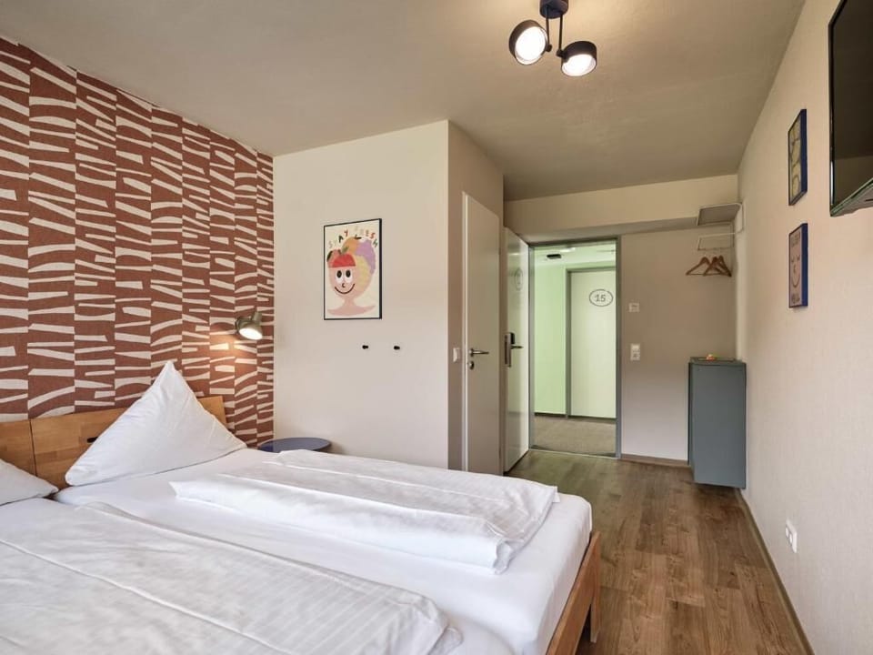 WiFi (free), bed sheets
