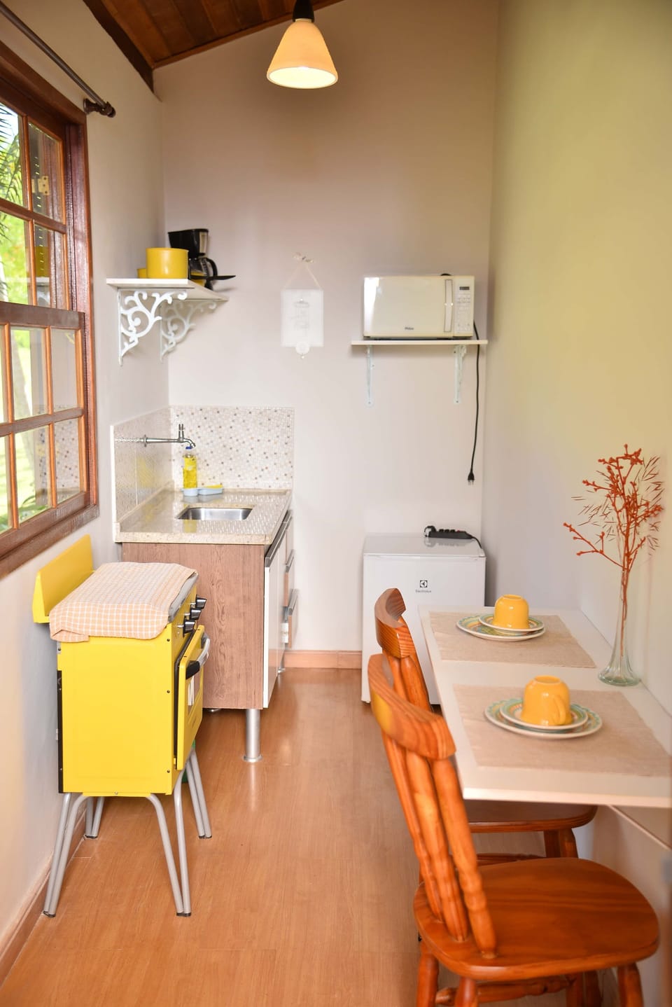 Deluxe Bungalow | Private kitchen | Mini-fridge, highchair