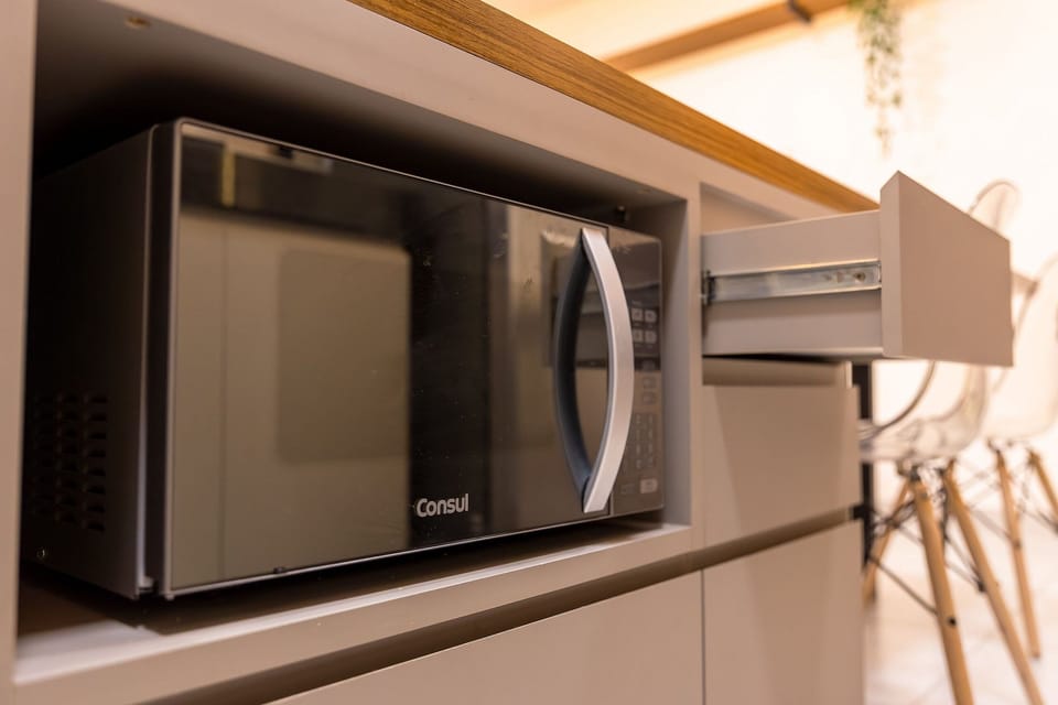 Comfort Apartment | Microwave