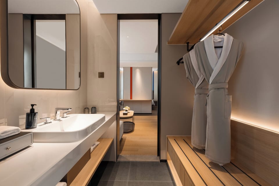 Down comforters, pillowtop beds, minibar, in-room safe
