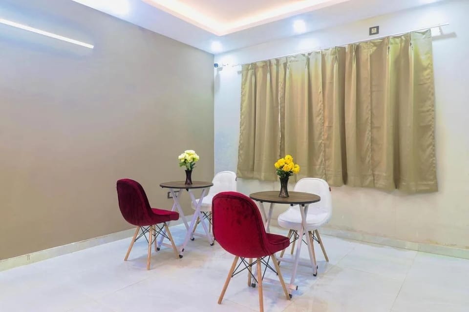 Deluxe Double Room | Dining