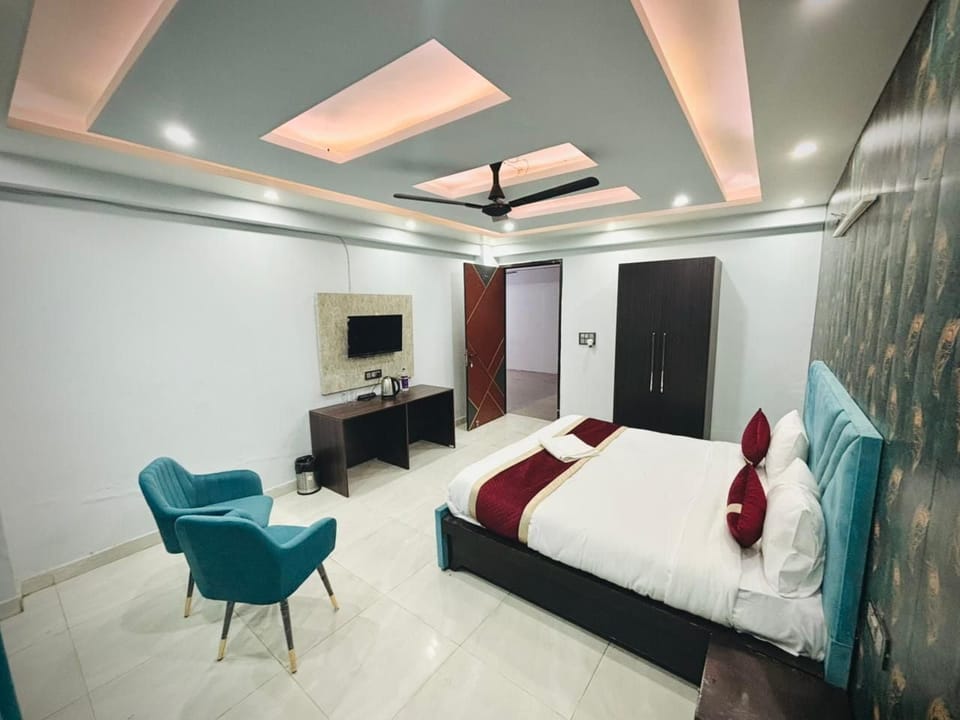 Deluxe Double Room | Desk, laptop workspace, free WiFi