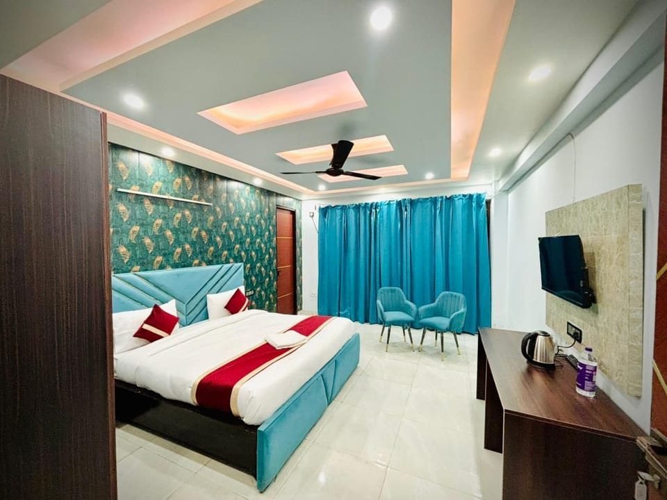 Deluxe Double Room | Desk, laptop workspace, free WiFi