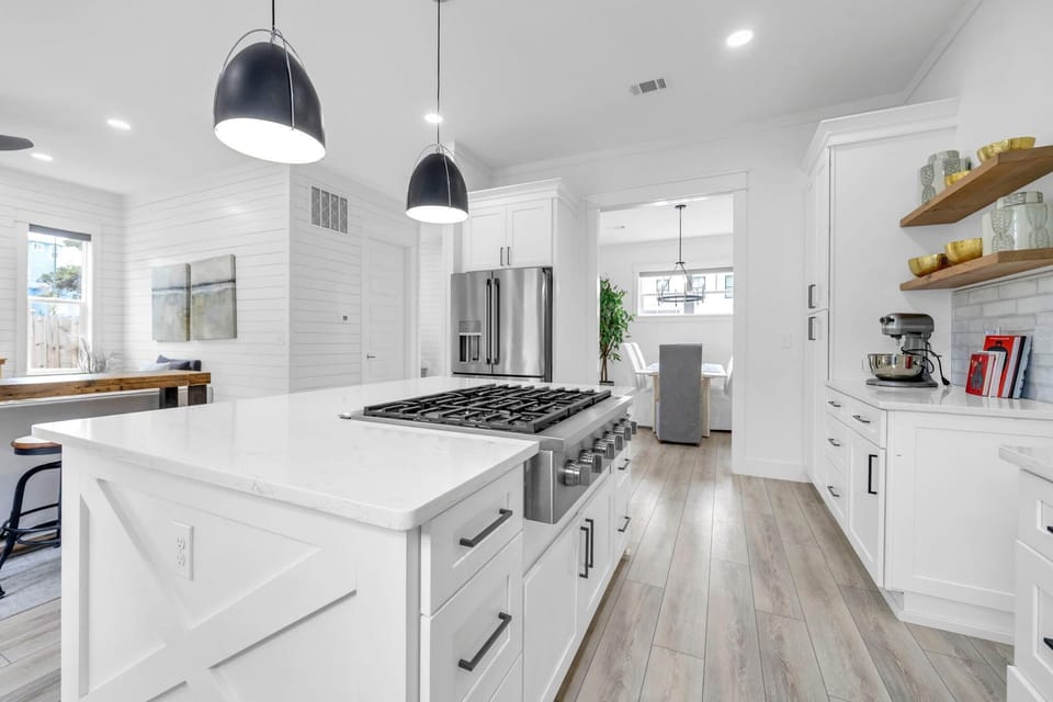 House, Multiple Beds (Seapointe Serenity) | Private kitchen